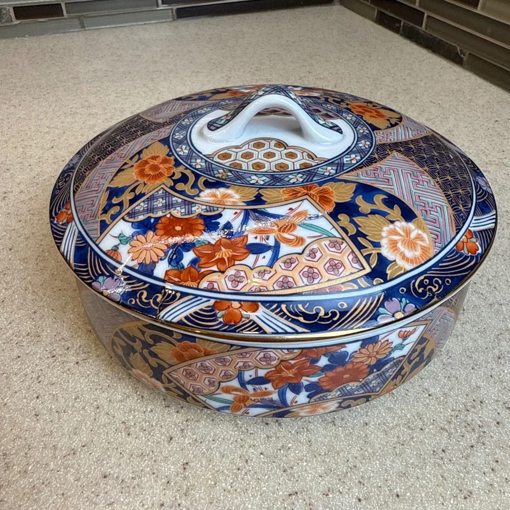 Vintage Japanese Imari Porcelain Covered Round‎ Dish with Lid 6.5